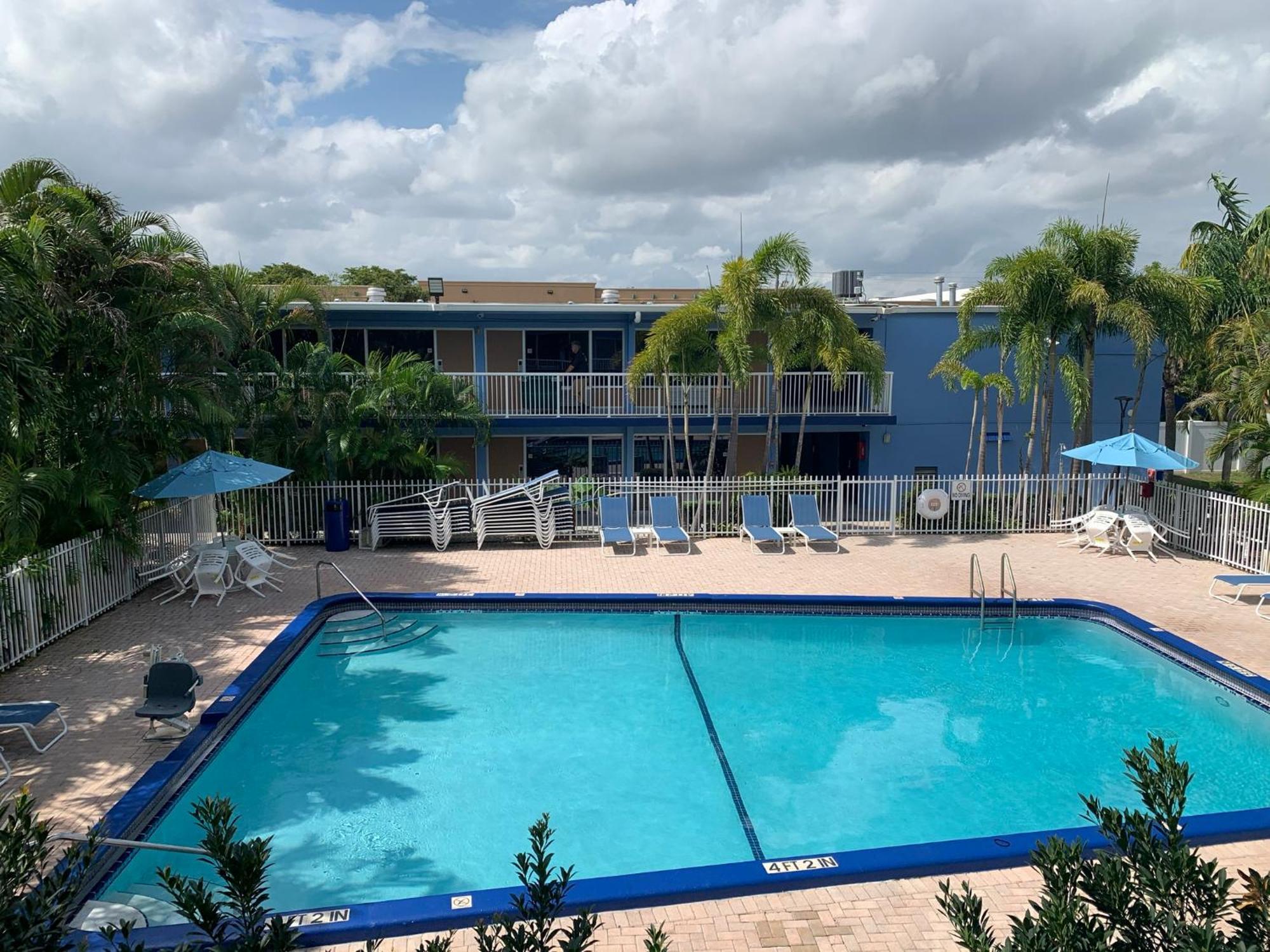 Rodeway Inn & Suites Fort Lauderdale Airport & Cruise Port Dania Beach Exterior foto