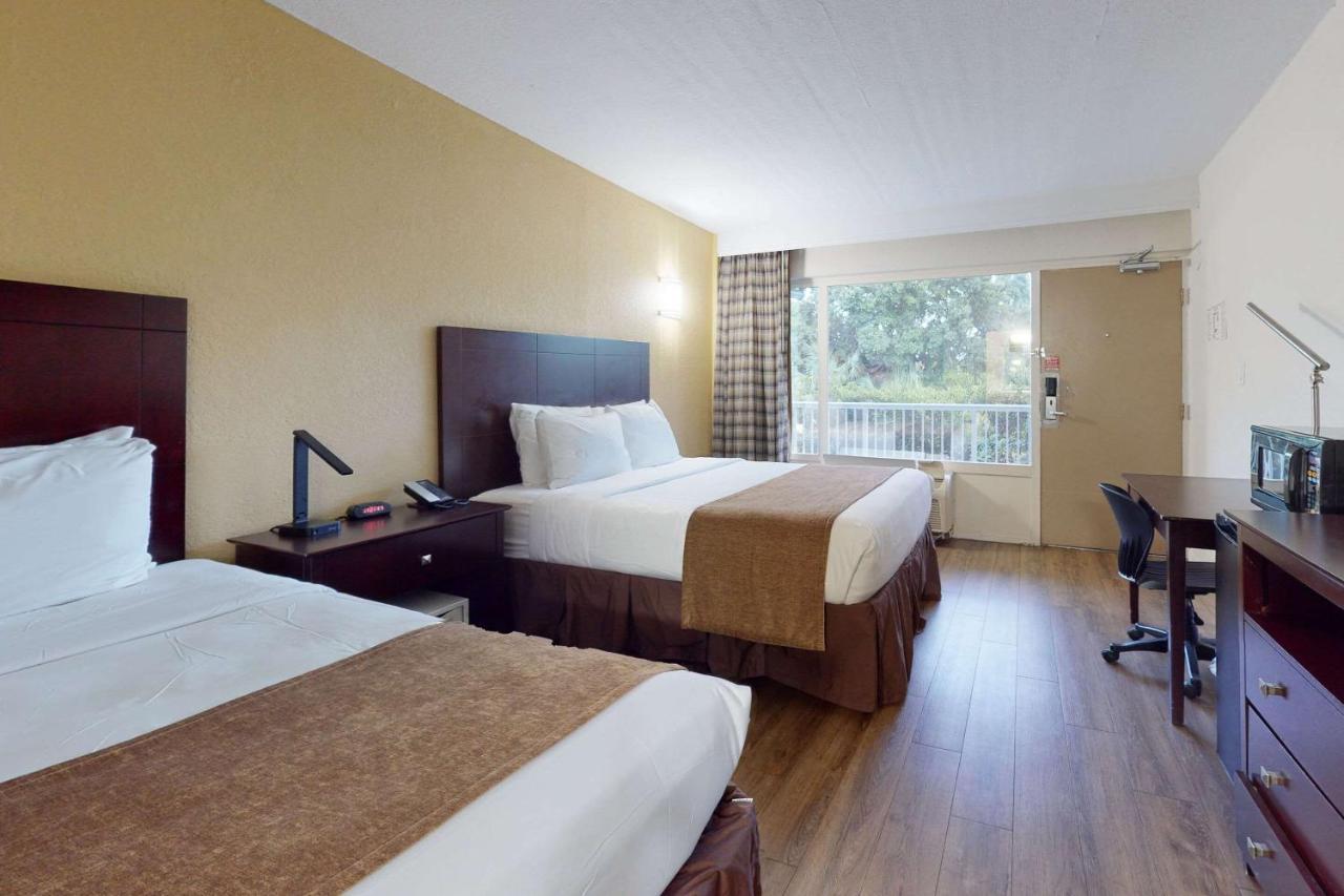 Rodeway Inn & Suites Fort Lauderdale Airport & Cruise Port Dania Beach Exterior foto