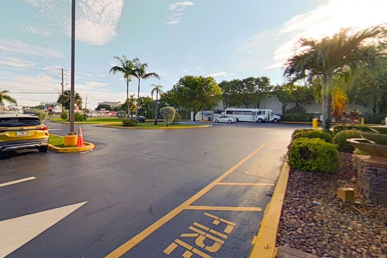 Rodeway Inn & Suites Fort Lauderdale Airport & Cruise Port Dania Beach Exterior foto