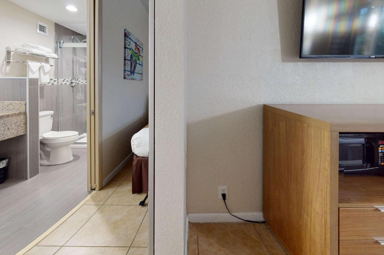 Rodeway Inn & Suites Fort Lauderdale Airport & Cruise Port Dania Beach Exterior foto