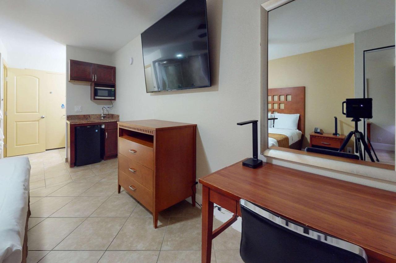 Rodeway Inn & Suites Fort Lauderdale Airport & Cruise Port Dania Beach Exterior foto