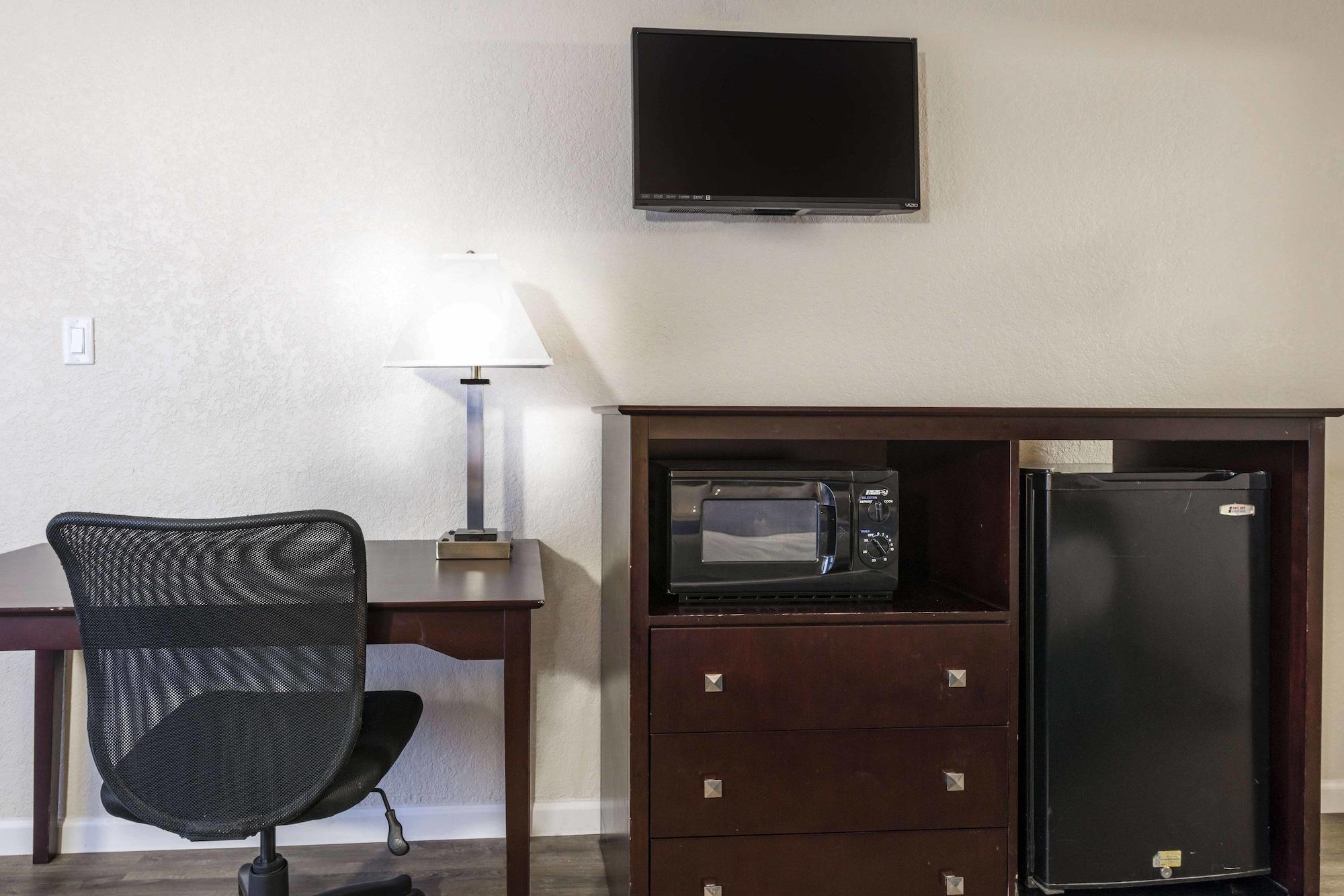 Rodeway Inn & Suites Fort Lauderdale Airport & Cruise Port Dania Beach Exterior foto